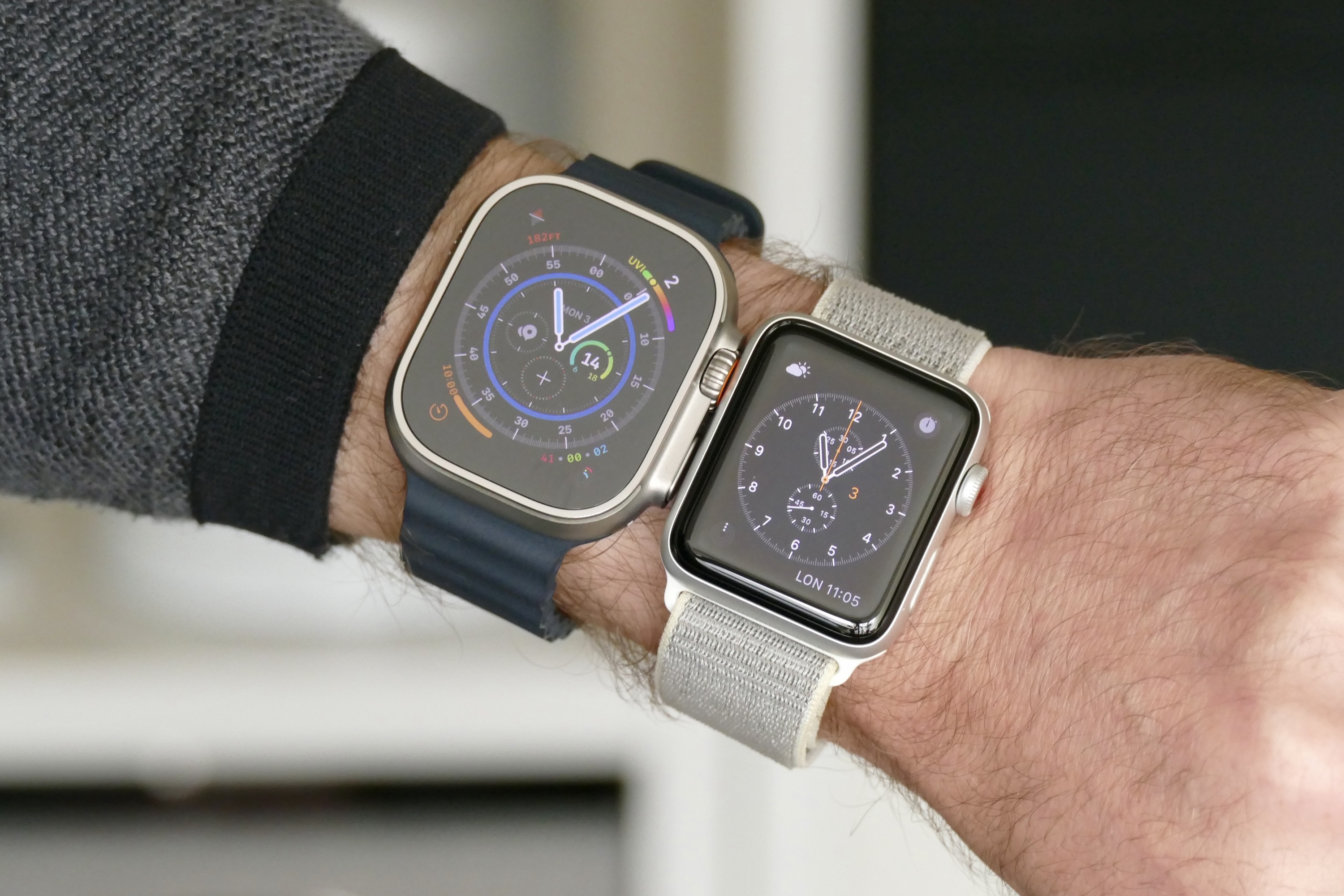 Apple Watch Ultra و Apple Watch Series 3.