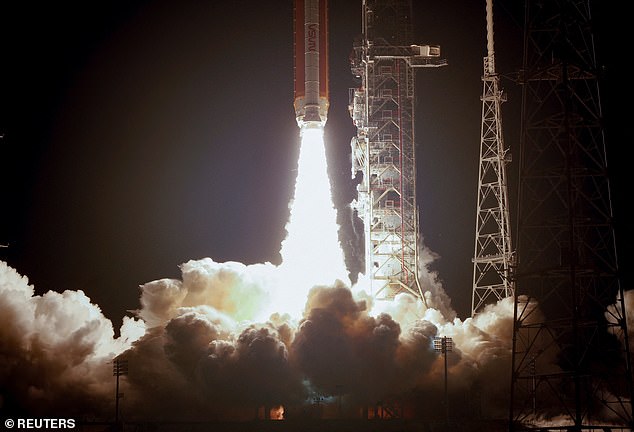 تم إطلاق SLS التابع لناسا يوم الأربعاء في ساعات الصباح الباكر ، حيث أرسلت كبسولة Orion في مهمتها التي تستغرق 25 يومًا للدوران حول القمر والعودة إلى الأرض