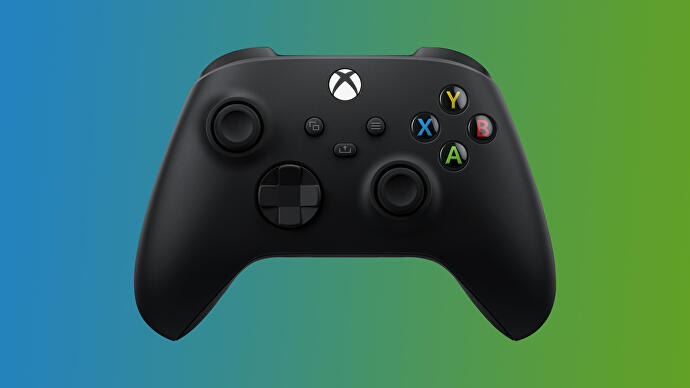 صورة لوحدة تحكم Xbox اللاسلكية على خلفية متدرجة من الأزرق إلى الأخضر